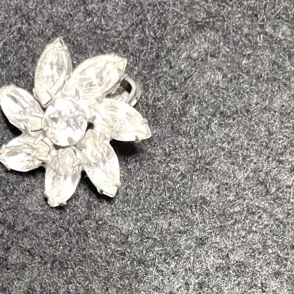 WEISS VINTAGE FLORAL SHAPED RHINESTONES SILVER TONE CLIP ON EARRINGS - Picture 2 of 4